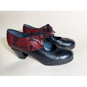 Туфли Luna flamenca. Модель Combinado cordones. Serpiente negro/rojo.