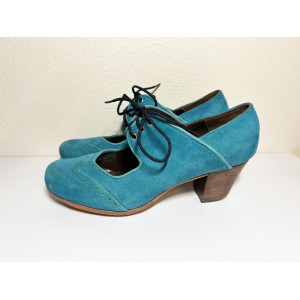 Gallardo. Модель Fatima Cordones. Бирюзовая замша. Каблук Cubano. Gallardo. Модель Fatima Cordones. Бирюзовая замша. Каблук Cubano.