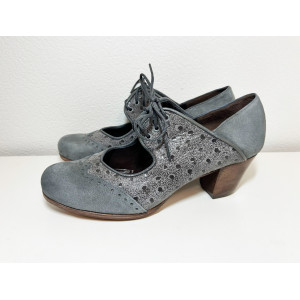 Gallardo. Модель Fatima cordones. Серая кожа/avestruz. Каблук cubano.
